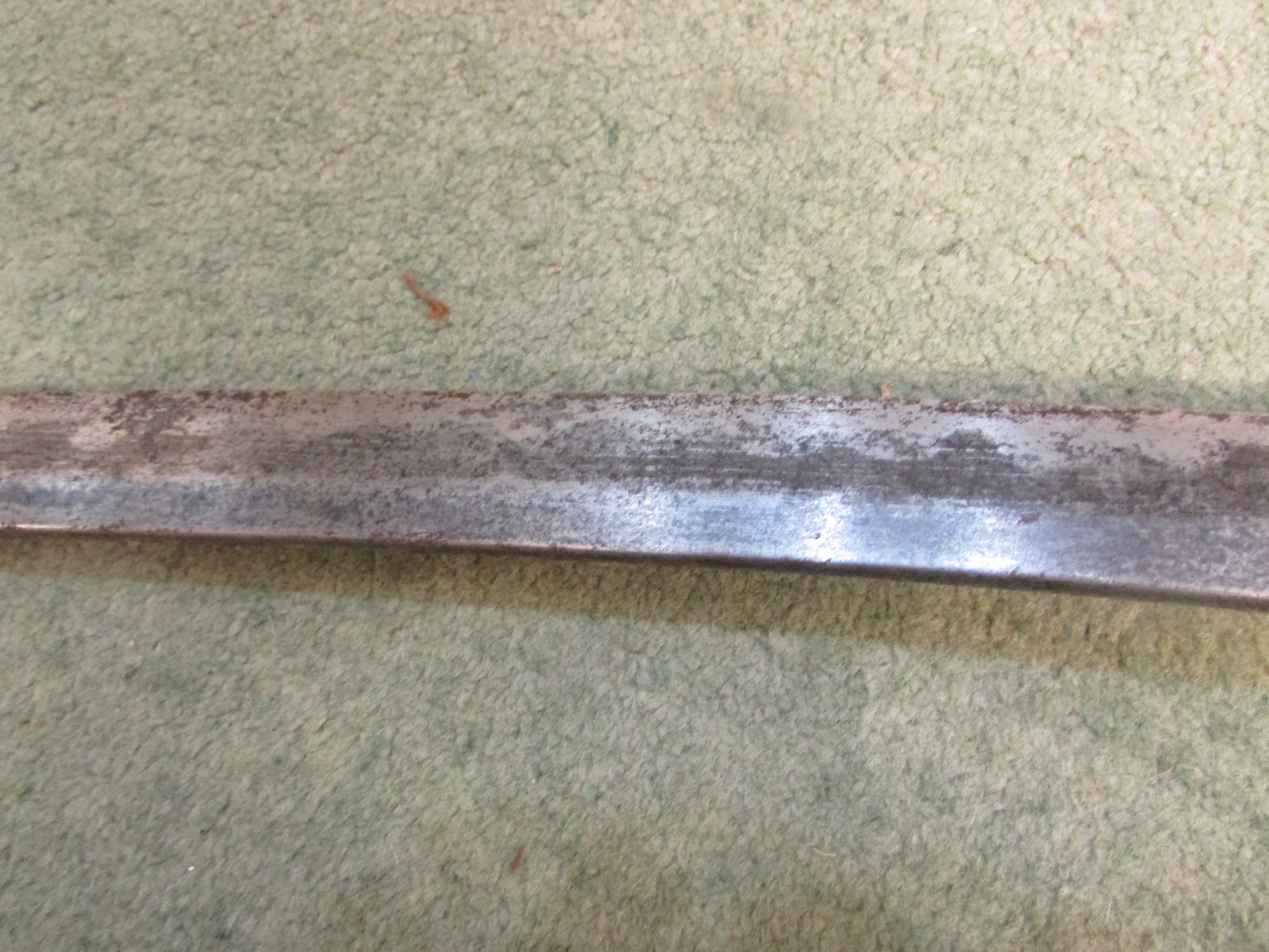 AN ANTIQUE JAPANESE KATANA SWORD WITH SHEATH, SOLD AS FOUND - Image 15 of 35