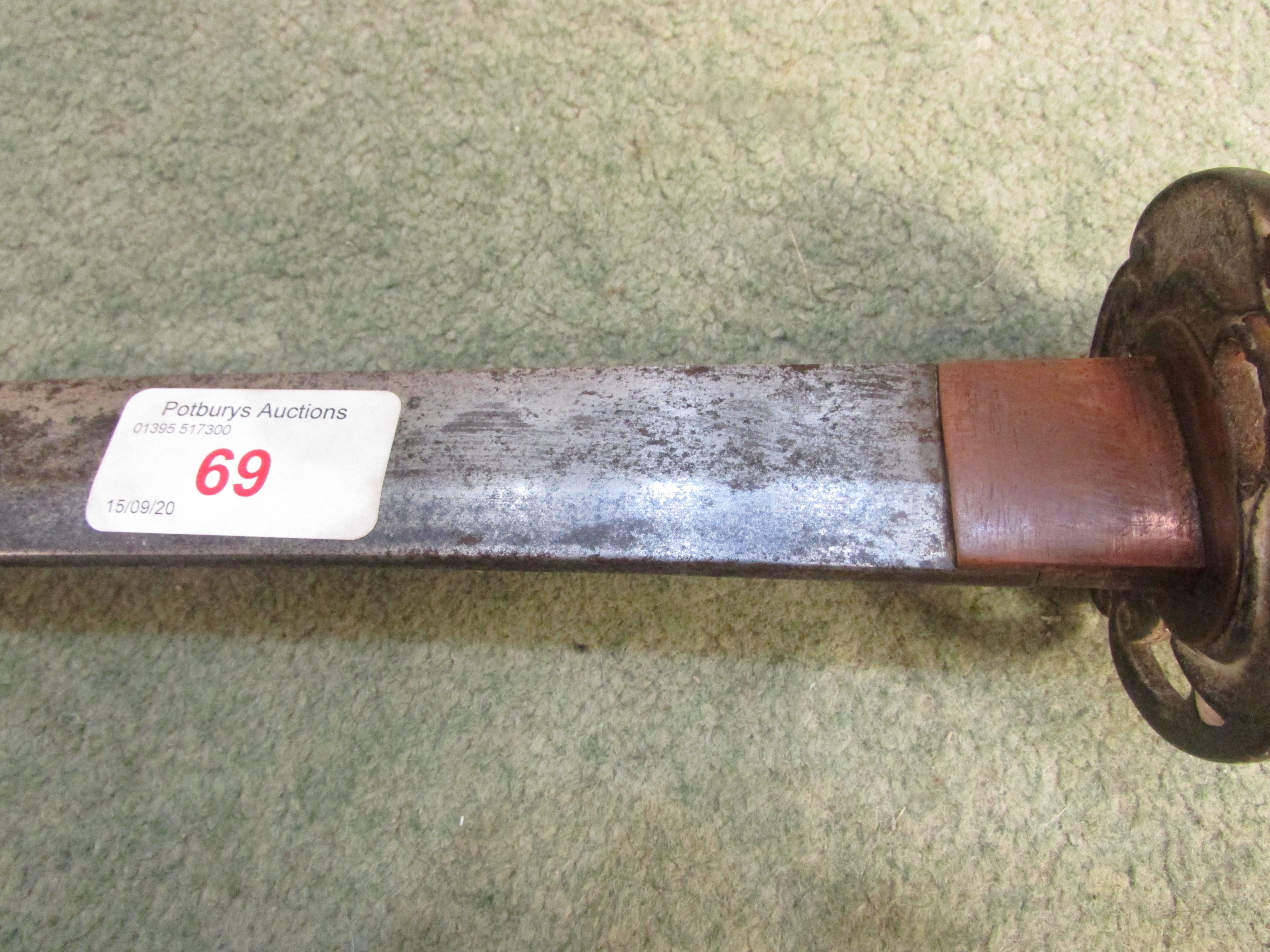 AN ANTIQUE JAPANESE KATANA SWORD WITH SHEATH, SOLD AS FOUND - Image 14 of 35