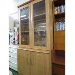 WOOD EFFECT GLAZED DISPLAY UNIT WITH CUPBOARDS TO BASE
