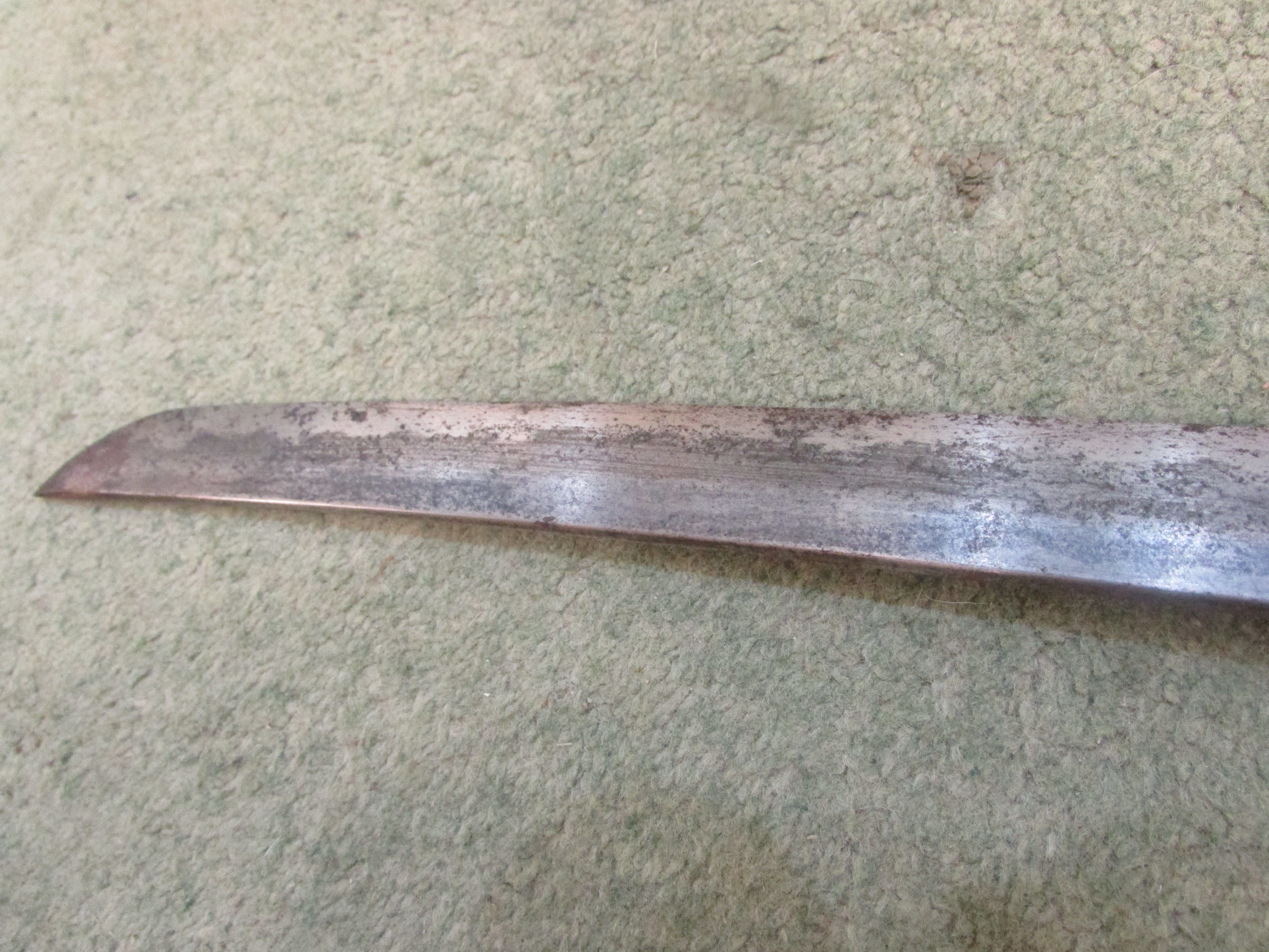 AN ANTIQUE JAPANESE KATANA SWORD WITH SHEATH, SOLD AS FOUND - Image 16 of 35