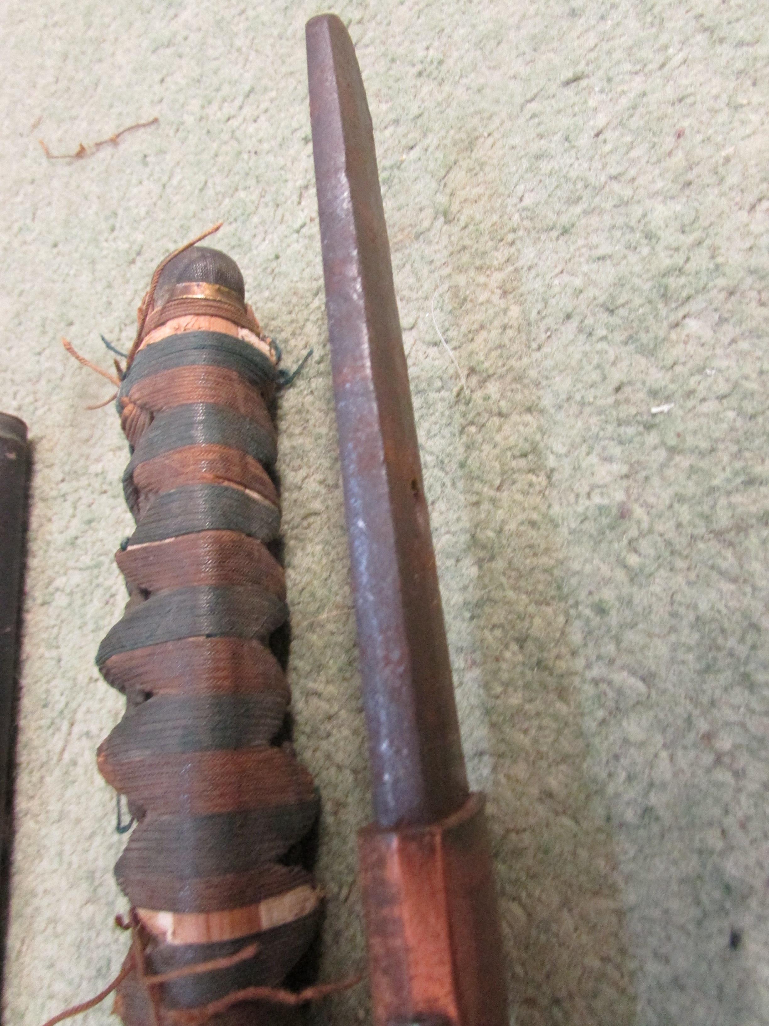 AN ANTIQUE JAPANESE KATANA SWORD WITH SHEATH, SOLD AS FOUND - Image 35 of 35