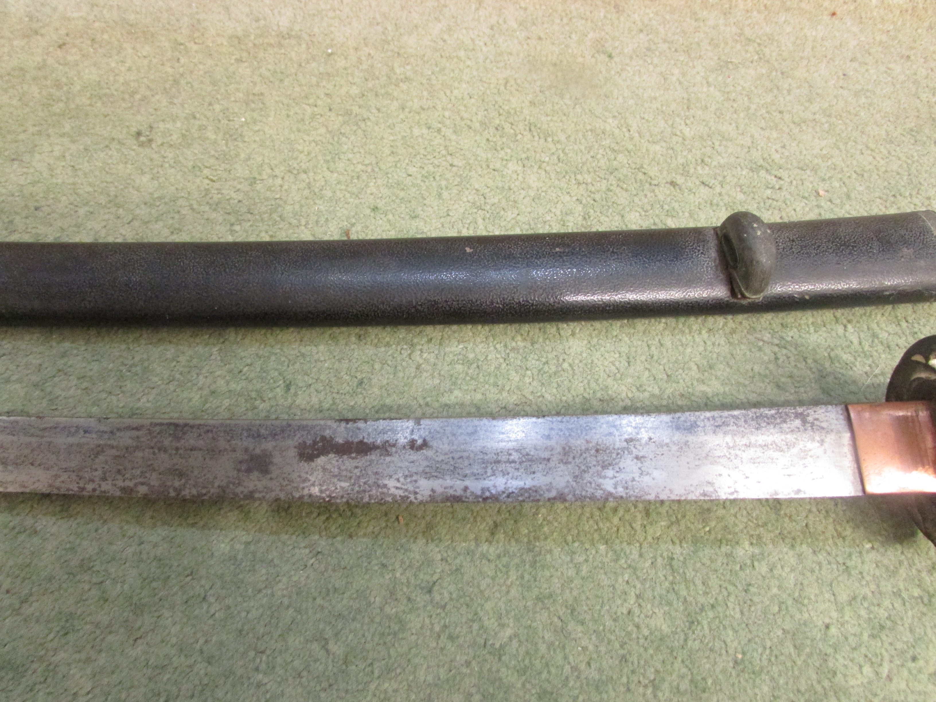 AN ANTIQUE JAPANESE KATANA SWORD WITH SHEATH, SOLD AS FOUND - Image 25 of 35