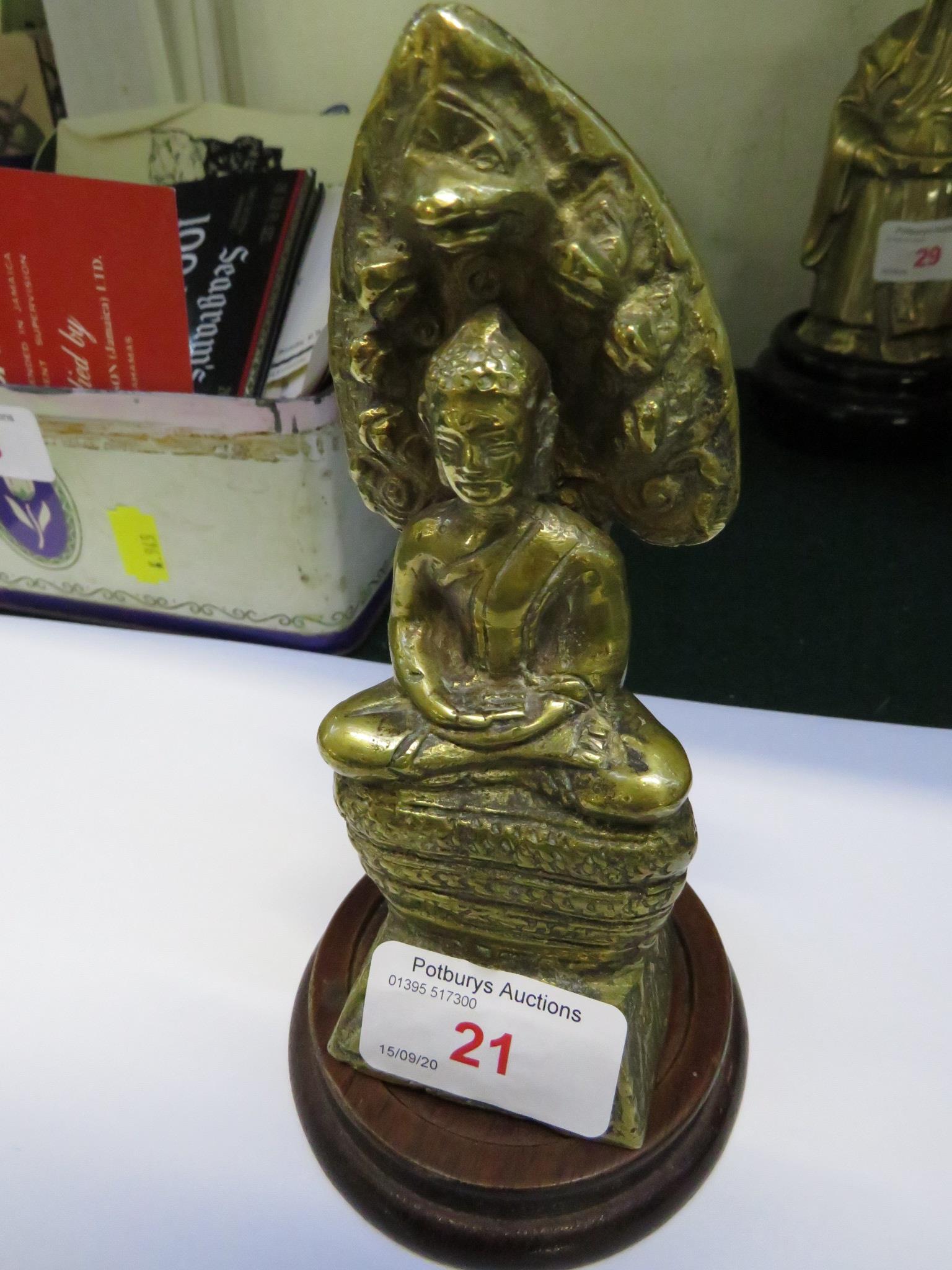 CAST BRASS FIGURE OF SEATED DEITY, WITH A WOODEN STAND (OVERALL HEIGHT 15CM)