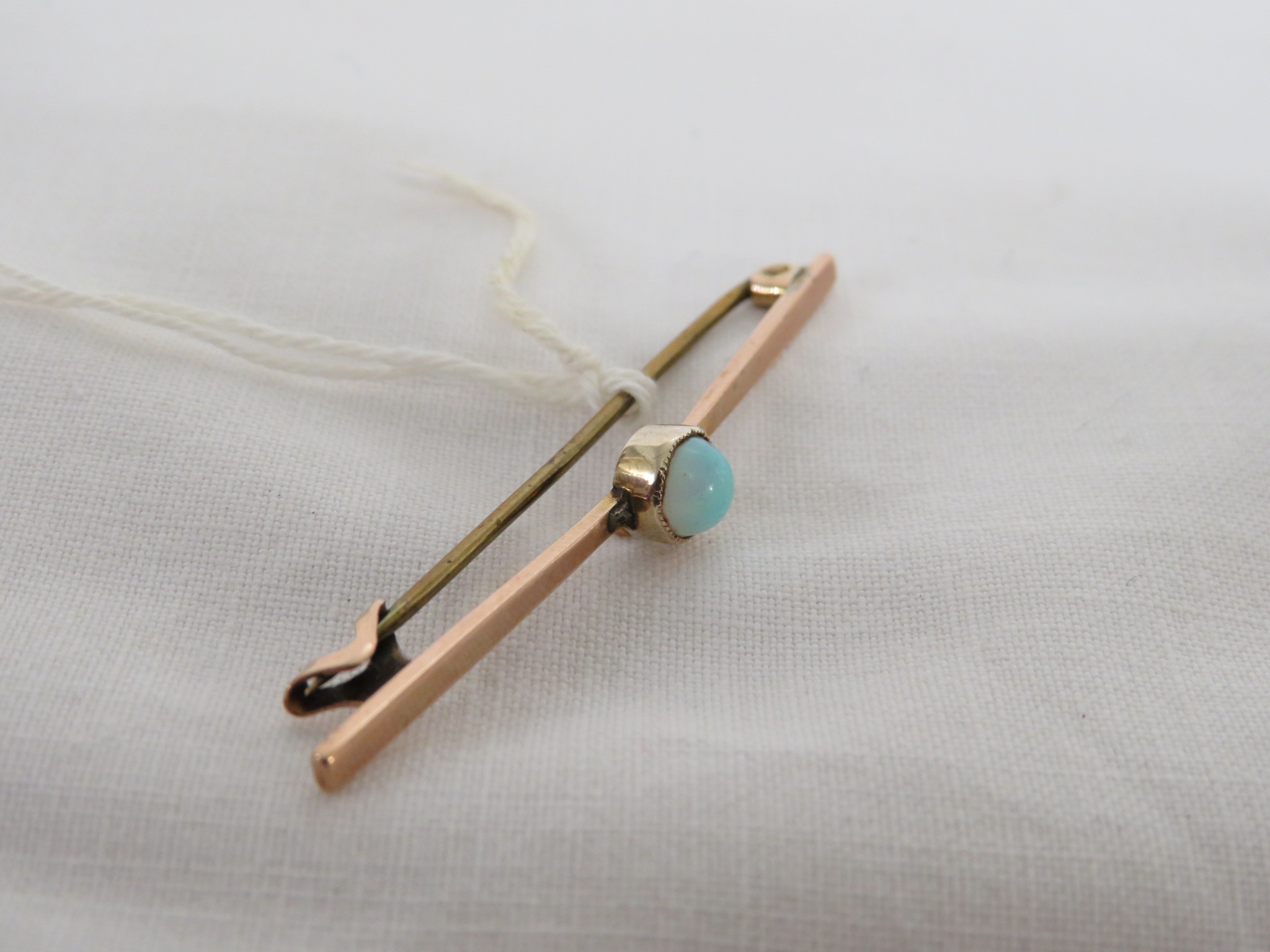 YELLOW METAL BAR BROOCH SET WITH A SMALL CIRCULAR OPAL (DIAMETER ABOUT 4.5MM), LENGTH 5CM, GROSS - Image 2 of 2