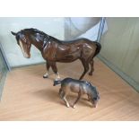 BESWICK CHESTNUT HORSE AND FOAL