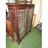 OAK BOOKCASE WITH LEADED GLAZED DOORS AND THREE SHELVES WITHIN