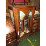 EARLY TWENTIETH CENTURY OAK CHINA DISPLAY CABINET WITH BEVELLED GLASS AND TWO INTERNAL SHELVES, WITH