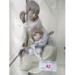 LLADRO FIGURE OF TWO GIRLS WITH KITTEN 1534