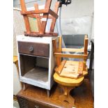 BEDSIDE CABINET AND THREE WOODEN STOOLS