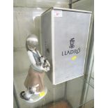 LLADRO FIGURE OF GIRL HOLDING KITTENS, WITH ORIGINAL BOX