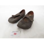 PAIR OF VINTAGE BROWN LEATHER BABY SHOES