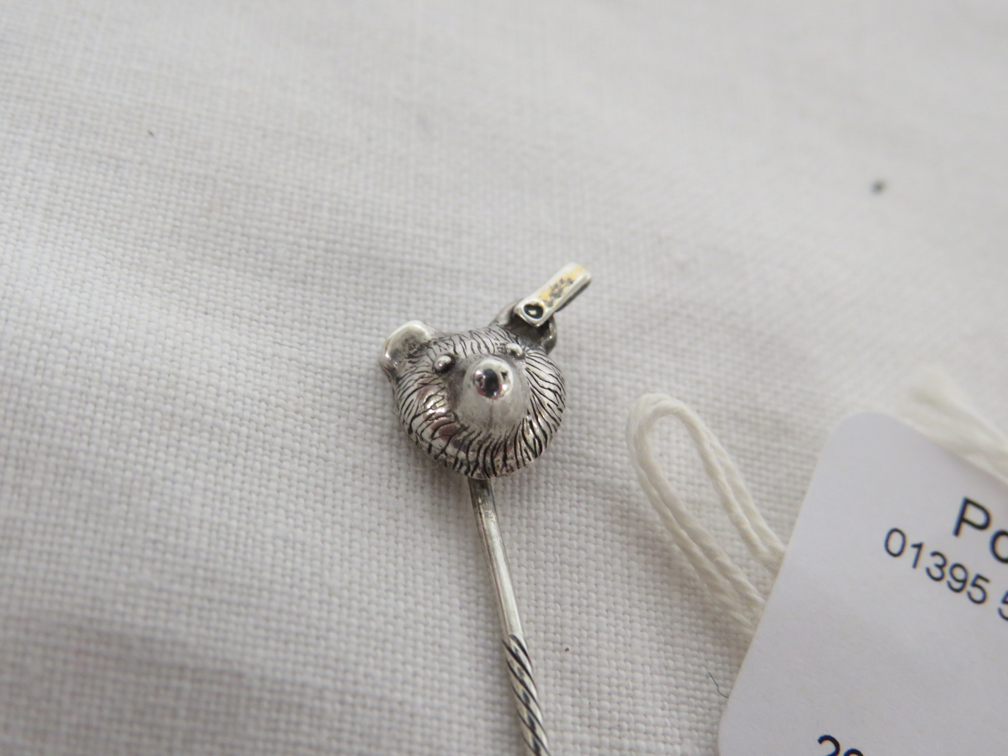 WHITE METAL LAPEL PIN WITH STEIFF BEAR HEAD - Image 2 of 2