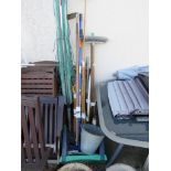 LONG HANDLED GARDEN TOOLS, KNEELER, GALVANIZED BUCKETS AND A ROTARY CLOTHES LINE