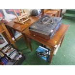 PAIR OF SQUARE INLAID MAHOGANY OCCASIONAL TABLES