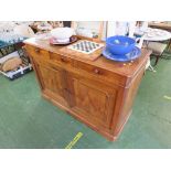 TALL RED WOOD SIDEBOARD WITH THREE DRAWERS TO TOP AND TWO CUPBOARD DOORS BENEATH (TWO KEYS)