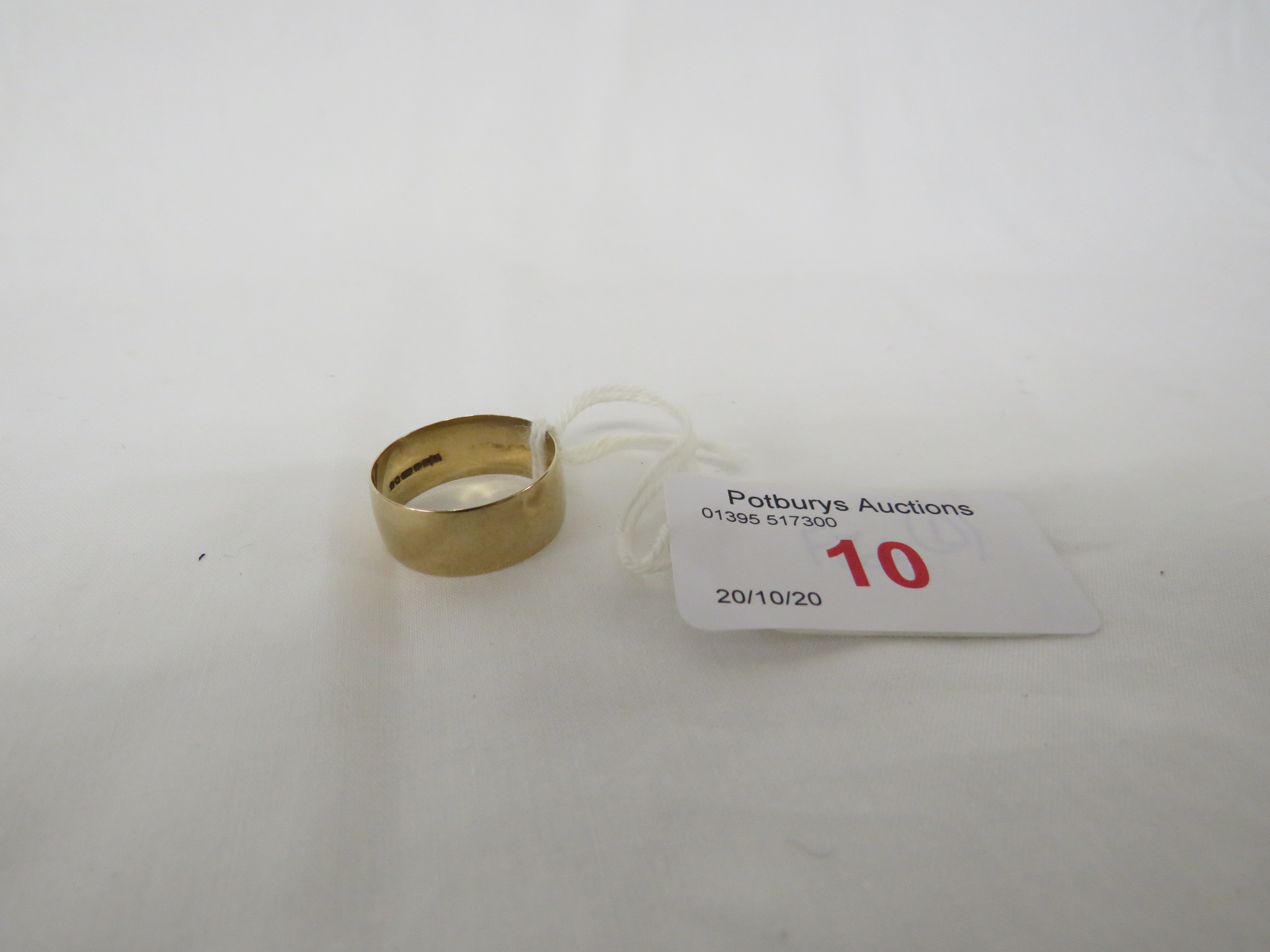 9 CARAT GOLD WIDE WEDDING BAND, BRITISH HALLMARKS, MAKER'S STAMP LW, 2.7G