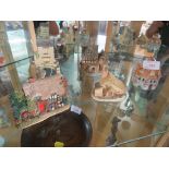 FIVE MINIATURE BUILDING ORNAMENTS INCLUDING DAVID WINTER AND LILLIPUT LANE