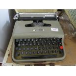 OLIVETTI LETTERA 22 MANUAL TYPEWRITER WITH CASE