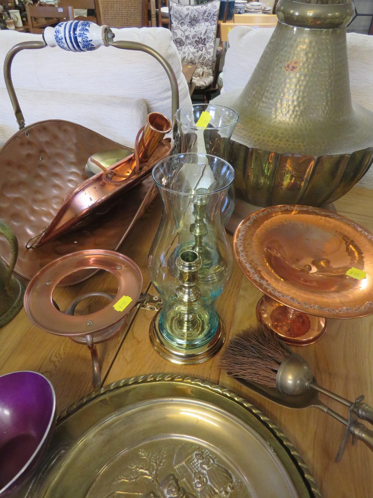 LARGE PLANISHED BRASS VASE, COPPER COAL BASKET, KETTLE, TWO CANDLE LAMPS AND OTHER METALWARE - Bild 2 aus 2