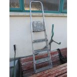 FOUR TREAD ALUMINIUM STEPLADDER