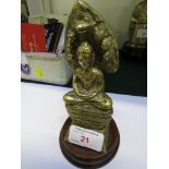 CAST BRASS FIGURE OF SEATED DEITY, WITH A WOODEN STAND (OVERALL HEIGHT 15CM)