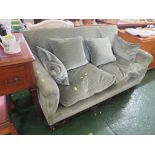 SMALL VINTAGE TWO-SEATER SETTEE ON A SCROLLED DARK WOOD FRAME WITH GREEN UPHOLSTERY AND SCATTER