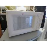 DAEWOO 700 WATT MICROWAVE (NEEDS PLUG)