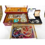 ASSORTMENT OF COSTUME JEWELLERY (CONTENTS OF A JEWELLERY BOX AND A CIGAR BOX)
