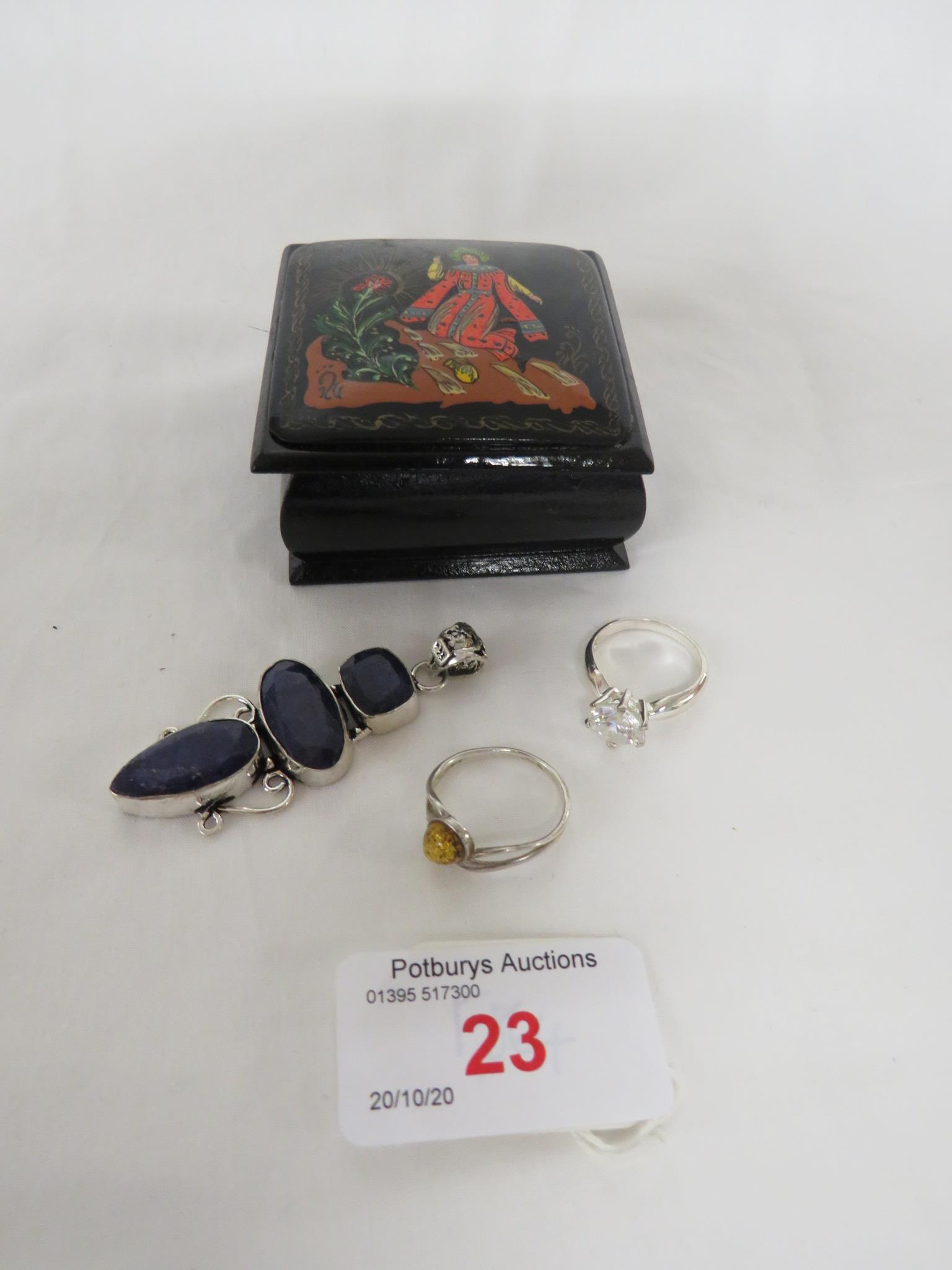 SMALL HAND-PAINTED LACQUER BOX CONTAINING A DRESS RING WITH YELLOW STONE, ONE OTHER DRESS RING,