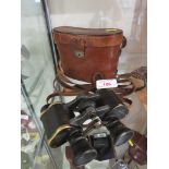 PAIR OF CP GOERZ BERLIN 8X BINOCULARS WITH FITTED LEATHER CASE