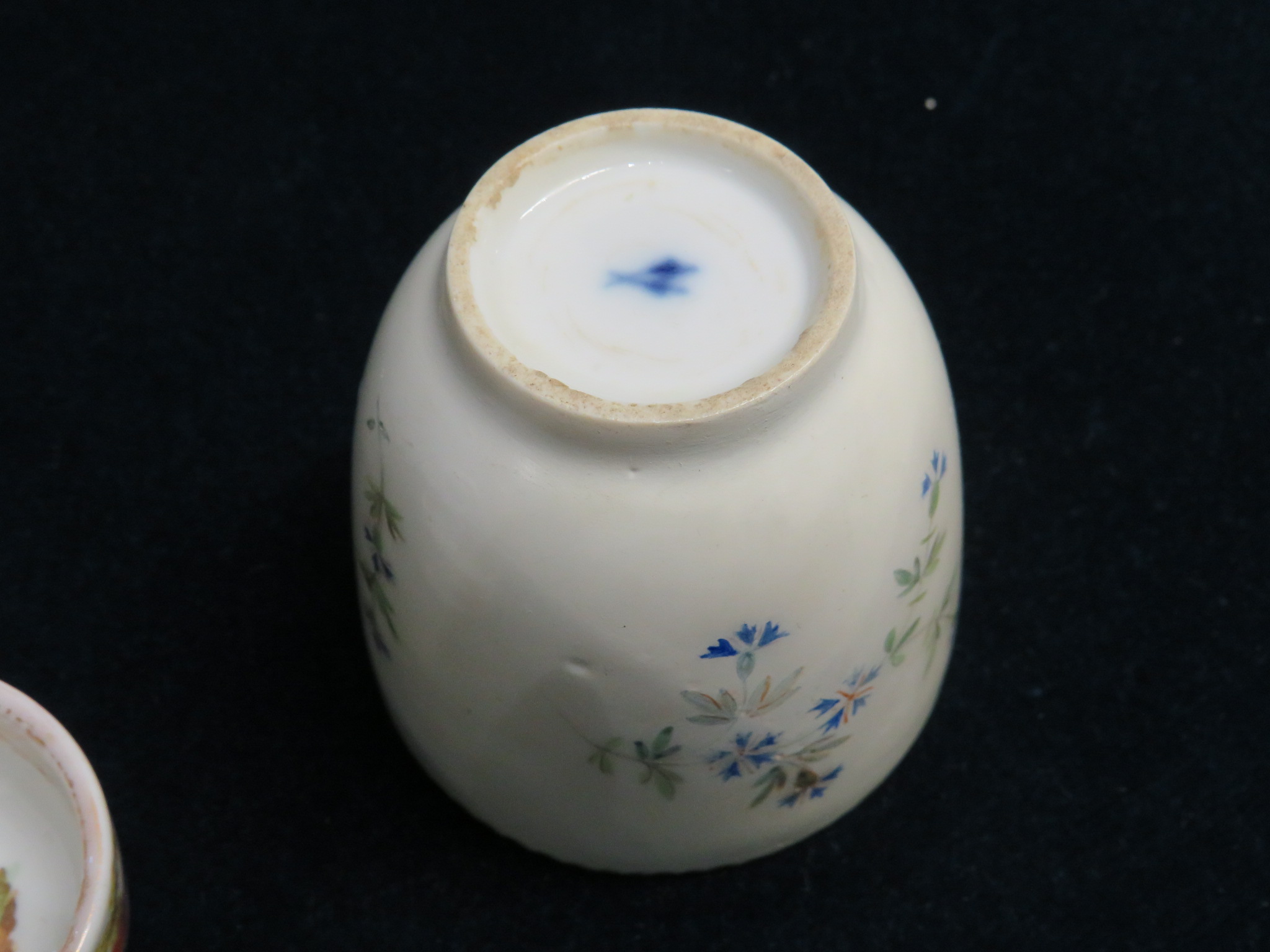 CONTINENTAL PORCELAIN SALT DECORATED WITH BIRDS, AND A TEACUP DECORATED WITH CORNFLOWERS, BOTH - Image 5 of 5