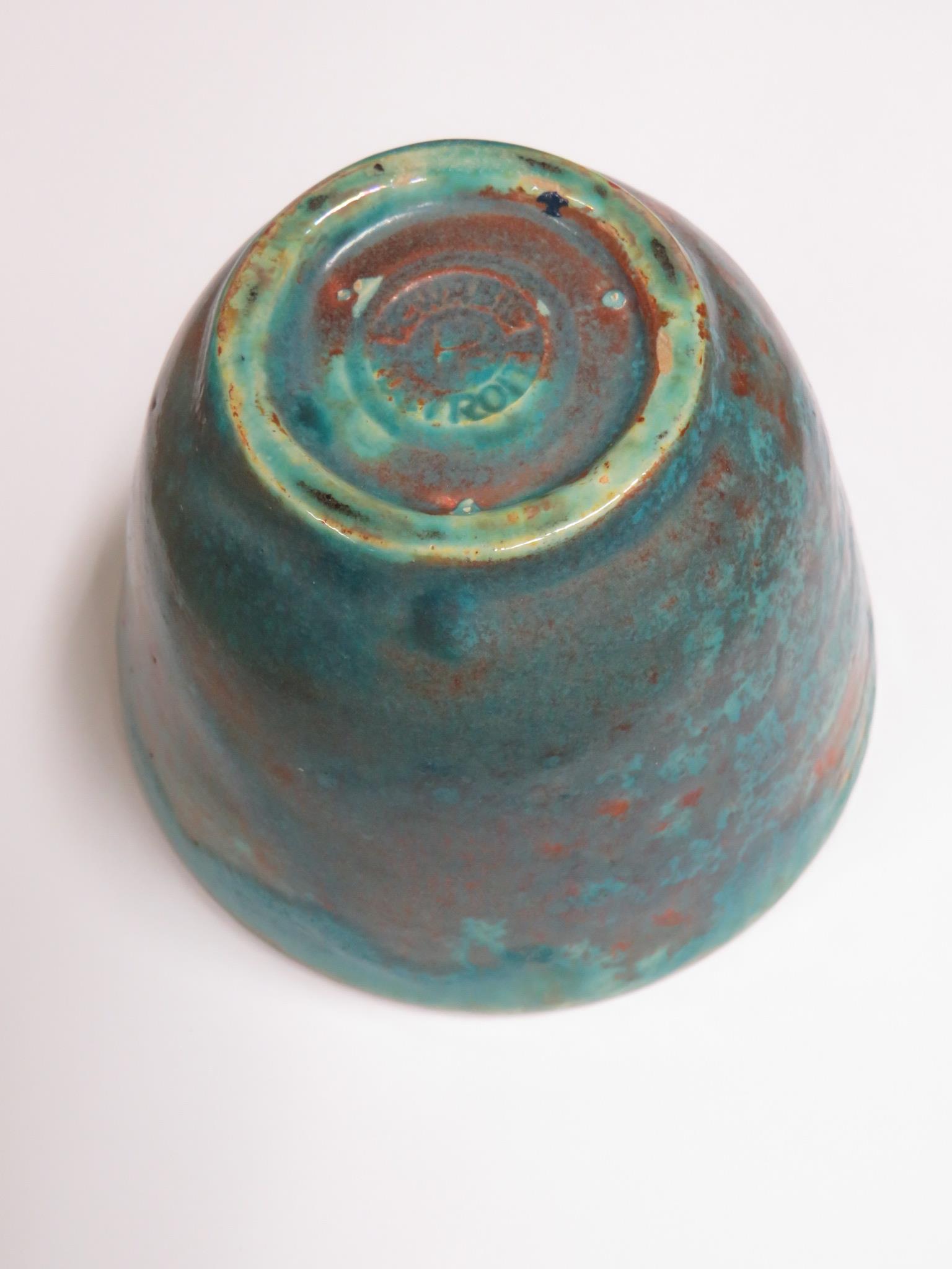 POTTERY CUP IN GREEN AND BROWN METALLIC GLAZE, HEIGHT 7.8CM, THE BASE STAMPED PEWABIC DETROIT WITH - Image 3 of 4