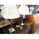 A PAIR OF BRASS CLASSICAL COLUMN TABLE LAMPS WITH PALE YELLOW SHADES