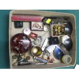 A TRAY OF ASSORTED SMALL ITEMS INCLUDING A STERLING AND ENAMEL BROOCH, MINIATURE DOLL, BADGES,