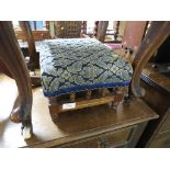 SMALL EDWARDIAN FOOTSTOOL WITH SPINDLE TURN SUPPORTS AND BLUE PATTERNED UPHOLSTERY