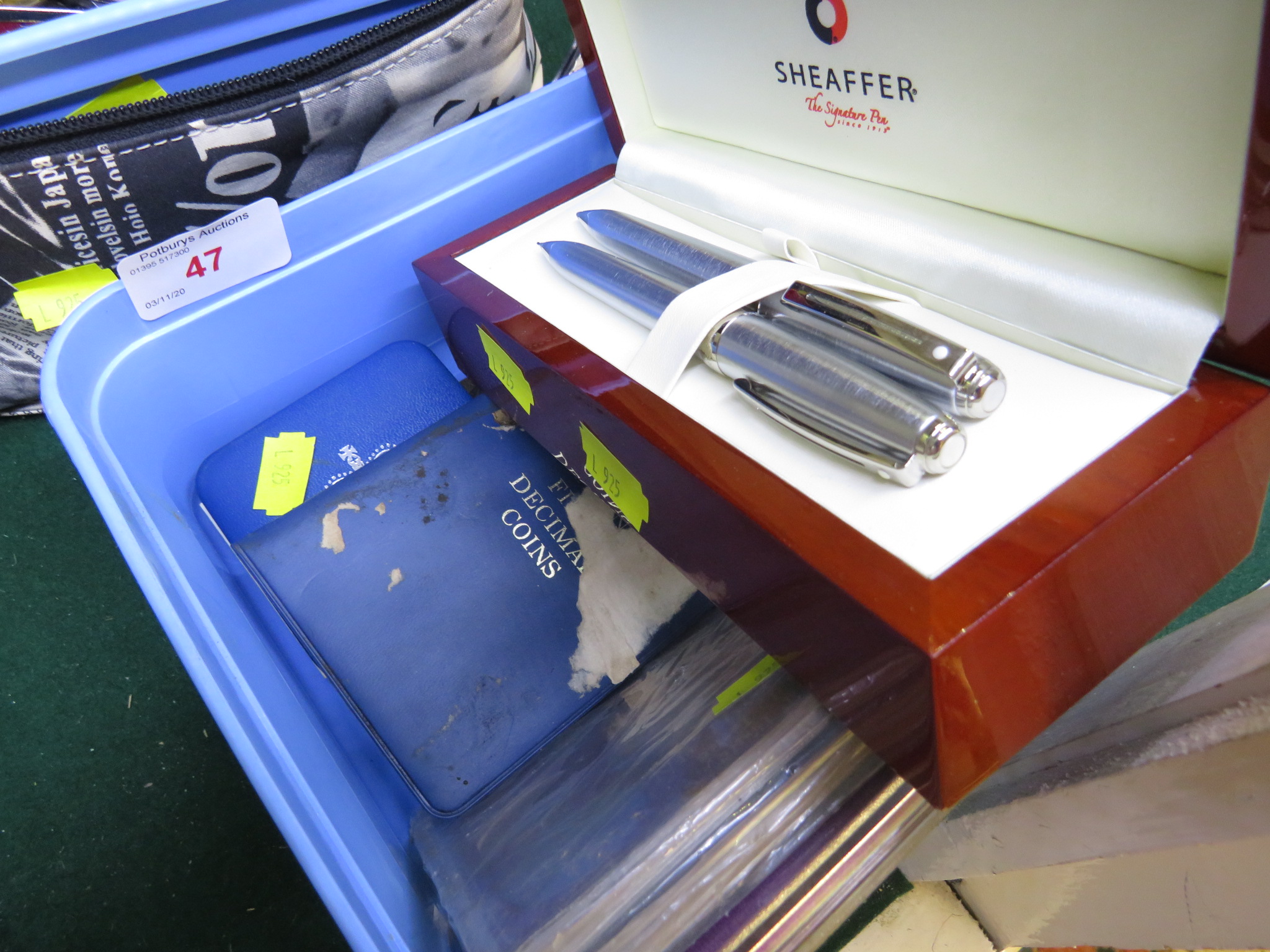 BOX SET OF SHEAFFER BALL POINT PEN AND PROPELLING PENCIL, TOGETHER WITH A SILVER QEII