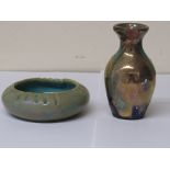 SMALL CIRCULAR BOWL OR ASHTRAY IN GREY/GREEN IRIDESCENT GLAZE, HEIGHT 2.2CM, DIAMETER 7CM, THE