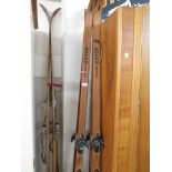 PAIR OF VINTAGE CROSS COUNTRY WOODEN SKIS WITH POLES, A PAIR OF BOOTS, AND TWO PAIRS OF ASNES