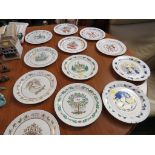 TWELVE SPODE 1970S CHRISTMAS PLATES