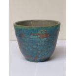 POTTERY CUP IN GREEN AND BROWN METALLIC GLAZE, HEIGHT 7.8CM, THE BASE STAMPED PEWABIC DETROIT WITH