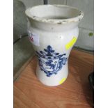 TIN GLAZED POTTERY APOTHECARY JAR DECORATED WITH A COAT OF ARMS, HEIGHT 20.5 CM