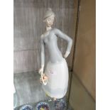 LARGE LLADRO FIGURINE WITH WOMAN AND BASKET OF FLOWERS A/F