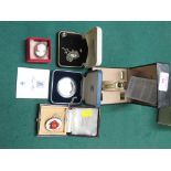 A PIERRE CARDIN LADIES QUARTZ WRISTWATCH WITH BOX, TOGETHER WITH A WEDGWOOD BLACK JASPERWARE PENDANT