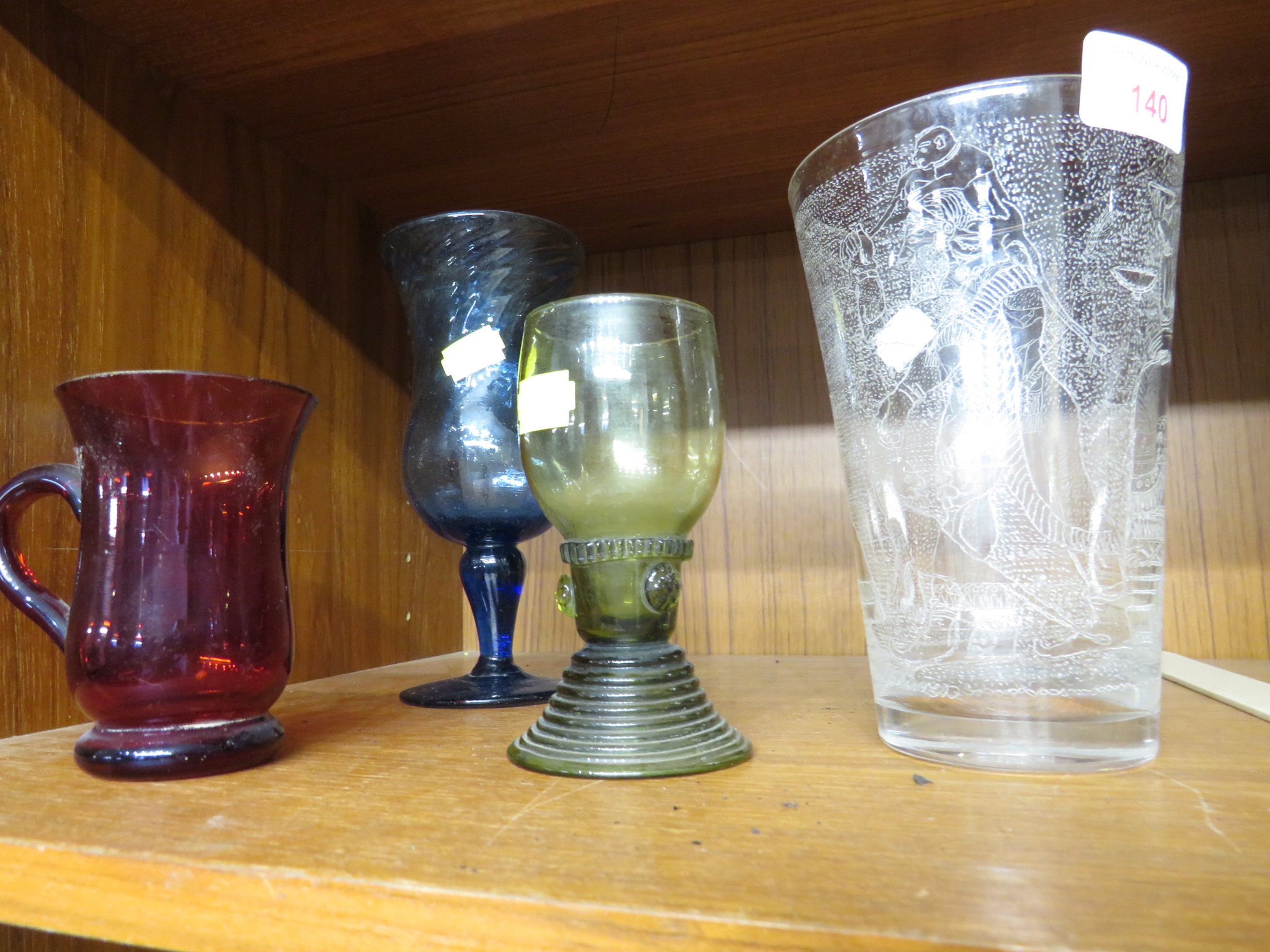 ETCHED GLASS VASES DEPICTING ASSYRIAN FIGURES, HEIGHT 16CM, TOGETHER WITH THREE COLOURED GLASSES