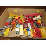A TRAY OF VINTAGE DINKY AND CORGI DIECAST VEHICLES, INCLUDING ICE CREAM AND CONSTRUCTION, ETC