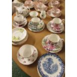 CHINA TEA WARE INCLUDING WEDGWOOD STRAWBERRY HILL TEAPOT, MILK JUG, ASSORTED CUPS AND SAUCERS, ETC