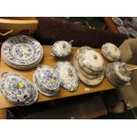 QUANTITY OF EARLY 20TH CENTURY DINING CHINA INCLUDING TULIP PATTERN, AND GRIMWADE CARROW PATTERN