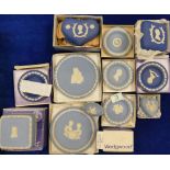 Collection of boxed Wedgwood Commemorative items to include, boxes, ashtrays, plates etc