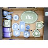 A collection of mixed coloured Wedgwood items to include: Sage Green Dressing table plate, lidded