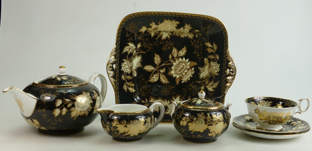 A very large collection of Wedgwood Black Tonquin patterned dinner & tea ware to include: Tea set,